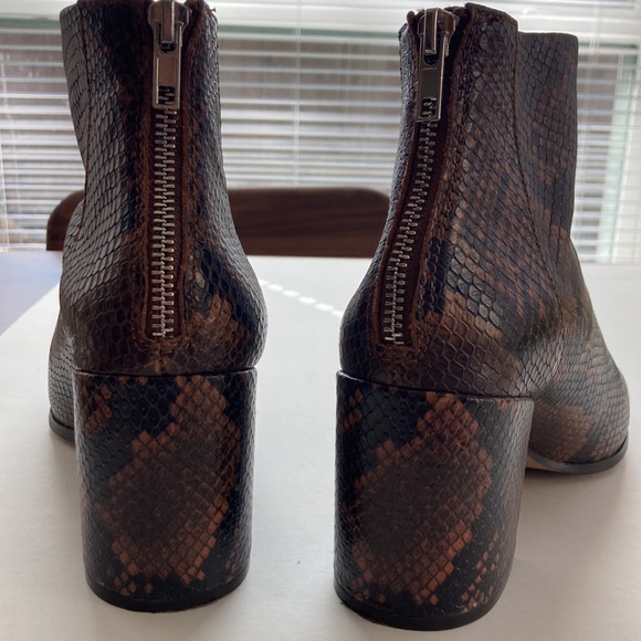 Steve Madden animal print leather fabric boots, Size 8 - Picture 6 of 6